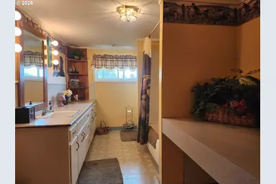 725 W Main St, Molalla, OR 97038 - Photo 21