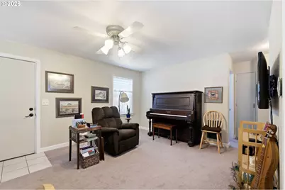 1385 Parker St, Springfield, OR 97477 - Photo 5