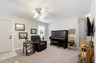 1385 Parker St, Springfield, OR 97477 - Photo 5