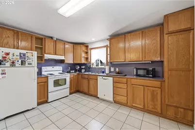 1385 Parker St, Springfield, OR 97477 - Photo 15