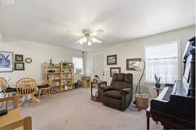 1385 Parker St, Springfield, OR 97477 - Photo 7