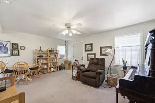 1385 Parker St, Springfield, OR 97477 - Photo 7