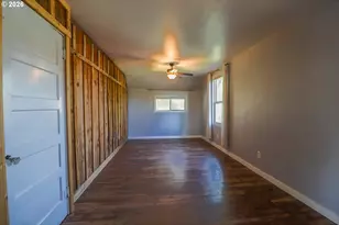 305 E Adams St, Burns, OR 97720 - Photo 21