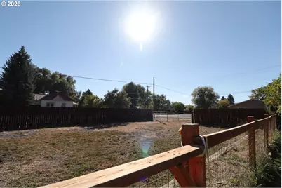 305 E Adams St, Burns, OR 97720 - Photo 35