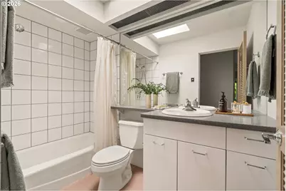 2030 SW Broadleaf Dr, Portland, OR 97219 - Photo 37