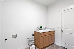 9344 Glory Ct, Salem, OR 97305 - Photo 21