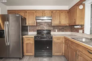 4885 Azalea Dr, Grants Pass, OR 97526 - Photo 3