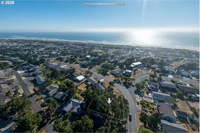 2017 NW Bayshore Dr, Waldport, OR 97394 - Photo 9