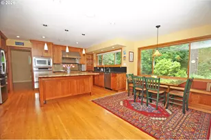 6431 SW Dolph Dr, Portland, OR 97219 - Photo 9