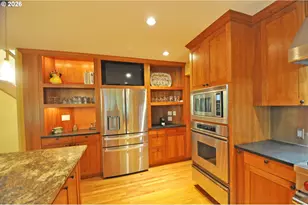 6431 SW Dolph Dr, Portland, OR 97219 - Photo 5