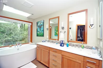 6431 SW Dolph Dr, Portland, OR 97219 - Photo 29