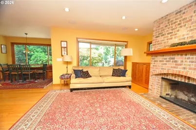 6431 SW Dolph Dr, Portland, OR 97219 - Photo 11