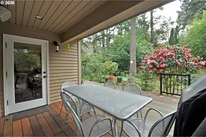 6431 SW Dolph Dr, Portland, OR 97219 - Photo 9