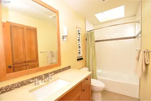 6431 SW Dolph Dr, Portland, OR 97219 - Photo 25
