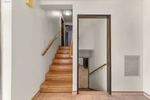 221 Oakview Dr, Roseburg, OR 97471 - Photo 5