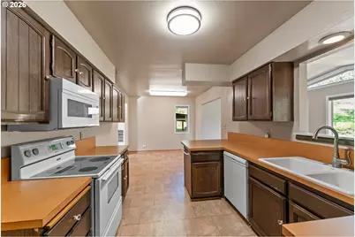 221 Oakview Dr, Roseburg, OR 97471 - Photo 11