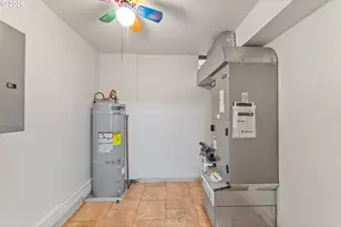 221 Oakview Dr, Roseburg, OR 97471 - Photo 31