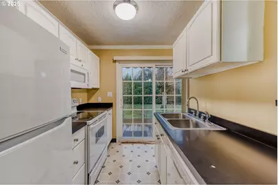 8426 NE Wygant St, Portland, OR 97220 - Photo 7