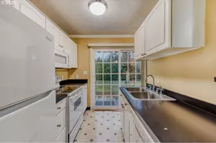 8426 NE Wygant St, Portland, OR 97220 - Photo 7