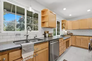 3211 SW Ridge Dr, Portland, OR 97219 - Photo 15
