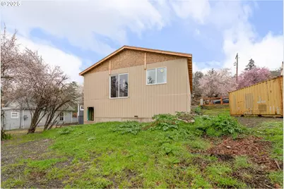 248 SE Pitzer St, Roseburg, OR 97470 - Photo 1