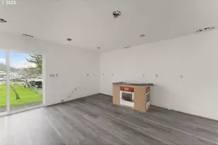 248 SE Pitzer St, Roseburg, OR 97470 - Photo 7