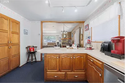 40028 Lacomb Dr, Lebanon, OR 97355 - Photo 9