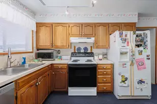 40028 Lacomb Dr, Lebanon, OR 97355 - Photo 7