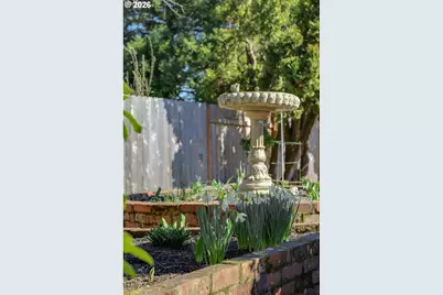 1943 Monterey Ln, Eugene, OR 97401 - Photo 21