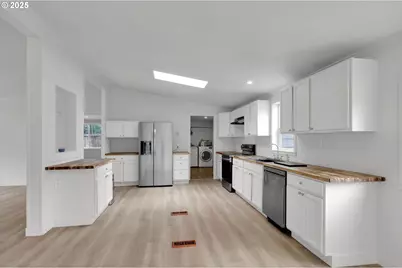 4989 Cone Ave, Eugene, OR 97402 - Photo 5