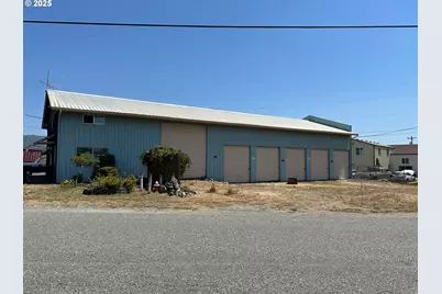 295 King St, Brookings, OR 97415 - Photo 1