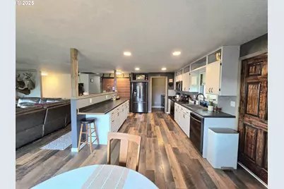 1880 Fairhill Dr, Roseburg, OR 97471 - Photo 7