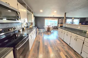 1880 Fairhill Dr, Roseburg, OR 97471 - Photo 9