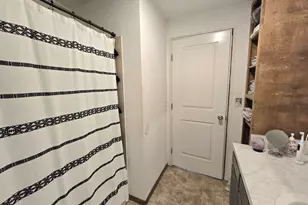 1880 Fairhill Dr, Roseburg, OR 97471 - Photo 11