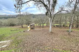 1880 Fairhill Dr, Roseburg, OR 97471 - Photo 21