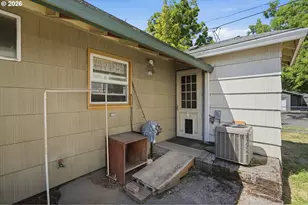 9421 SE Glenwood St, Portland, OR 97266 - Photo 23