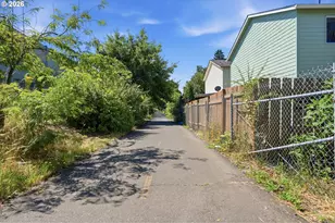 9421 SE Glenwood St, Portland, OR 97266 - Photo 29