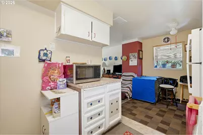 9421 SE Glenwood St, Portland, OR 97266 - Photo 15