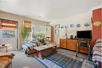 9421 SE Glenwood St, Portland, OR 97266 - Photo 11
