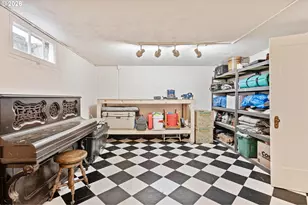 606 SW Evans St, Portland, OR 97219 - Photo 37