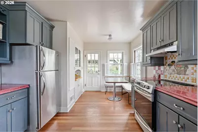 606 SW Evans St, Portland, OR 97219 - Photo 21