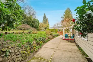 606 SW Evans St, Portland, OR 97219 - Photo 47