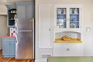 606 SW Evans St, Portland, OR 97219 - Photo 23