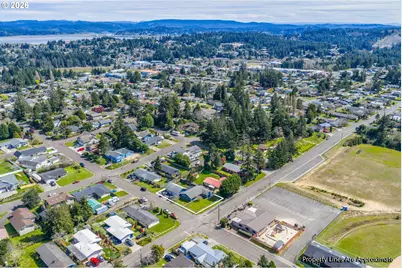 2713 Oak St, North Bend, OR 97459 - Photo 35
