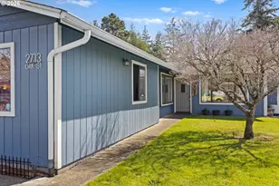 2713 Oak St, North Bend, OR 97459 - Photo 3