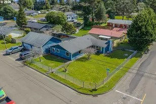 2713 Oak St, North Bend, OR 97459 - Photo 1