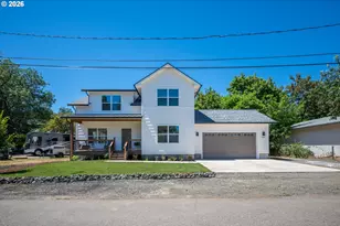 1306 NW Whipple Ave, Roseburg, OR 97471 - Photo 3