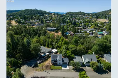 1306 NW Whipple Ave, Roseburg, OR 97471 - Photo 33
