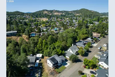 1306 NW Whipple Ave, Roseburg, OR 97471 - Photo 35