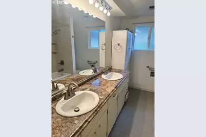 1960 Valhalla St, Eugene, OR 97401 - Photo 21